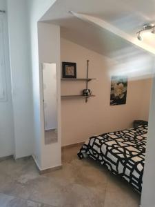 Maisons de vacances Chambre d-Hotes dans Villa - La Londe Les Maures - Residence d-Artiste La Maison du Bonheur 2 personnes : photos des chambres