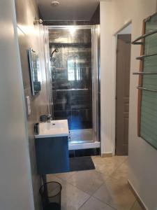 Maisons de vacances Chambre d-Hotes dans Villa - La Londe Les Maures - Residence d-Artiste La Maison du Bonheur 2 personnes : photos des chambres