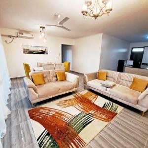 Classy 3 br near Pride Inn