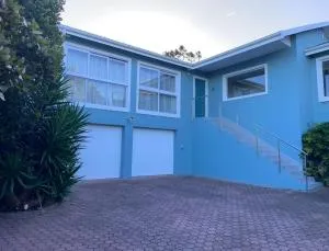 Eight Loerie Lane - Bothastrand