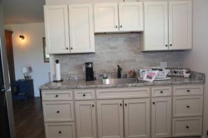 Barber Blue Ranch Escape Alpaca & Emu & You