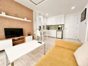 PoshPlace 1 BR in Amazon Residence