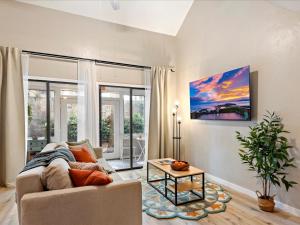 Artists Tower Townhome Just Renovated w Loft