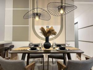 M Vertica Cheras by Xuites - 7 pax - Free Netflix - MRT at 500m - 15 mins to KLCC & TRX
