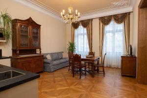 Zlatý Pelikán Apartments