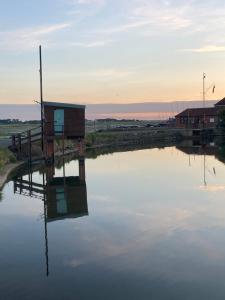 Sunny room in Old Emsworth Village in private house