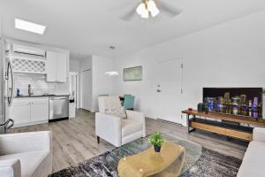 Beautiful Apt 5min walking Design District apt 1