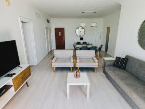 Miami Hollywood Great Two Bedroom Apartment with Channel View 006-22bvic