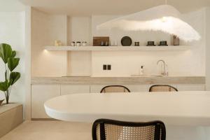 Aesthetic Design Suite Aire with Pool