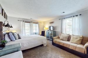 Fall Creek Resort Pond View Escape