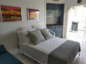 Estudio en residencial Los Maites, primera línea playa.