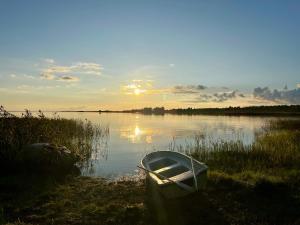 Secret Beach House off-grid, sauna and outdoor WC