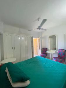 شاليه بمساحة خضراء رائعة