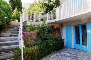 Duplex La maison bleue T2 au calme avec Terrasse