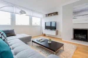 Holland Park 2 Bed Flat by BaseToGo - London