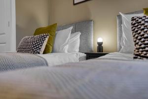 Accommodates 4 guests, 28night minimum stay ,Perfect for corporate stays