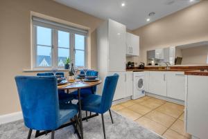 Accommodates 4 guests, 28night minimum stay ,Perfect for corporate stays