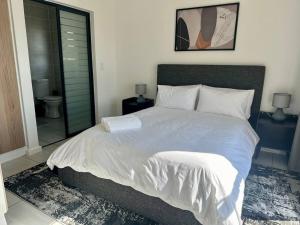 Lake Views 1-Bed in Waterfall, Midrand