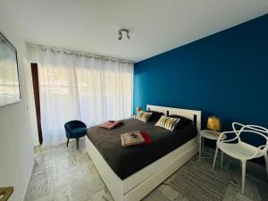 BANDOL ROC BEACH VUE MER Grand T3 face à la plage avec parking