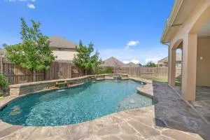 Retro Chic House 5BR W Pool Hot tub Mid term - 圆石城