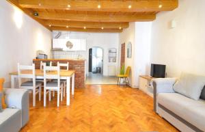 Charming Apartment - Heart of Brașov Poarta Schei