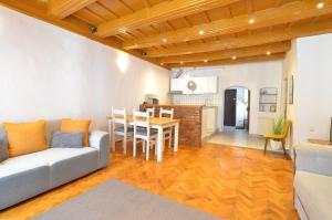 Charming Apartment - Heart of Brașov Poarta Schei