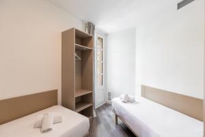 Deluxe Three-Bedroom Apartment room in Decô Apartments Barcelona-Sants