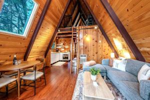 A-Frame Escape Unique stay w comfort & style