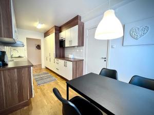 Elegant Apartment In Lovely Location