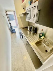 Studio - Sleeps 2 - Parking - Wifi