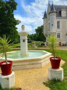 B&B / Chambres d'hotes Chateau de Bellevue B&B et Appartements avec Piscine saisonal chauffee et Chambres partout climatisees : photos des chambres