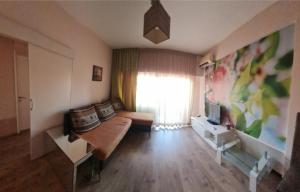 flat next to papas