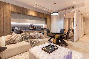 2406 The Rubik , Heavenly Heights