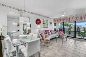 4th Floor -End Unit - Views