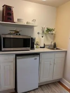 Inn on Shore Road - Moody