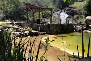 Chalé e Cachoeira ao Pé da Serra