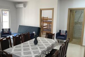 Silver Lake apartmant