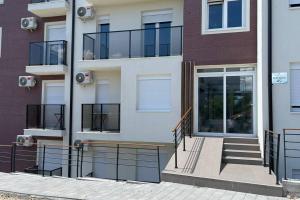 Silver Lake apartmant