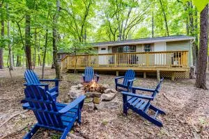Cozy & Modern w Hot Tub, Fire Pit, Grill & Pond - Capon Bridge