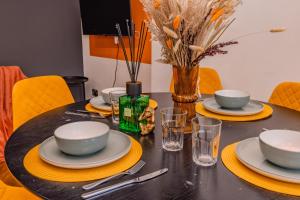 Super Central 2 Bedroom Flat Next to Brighton Beach & Shopping Center