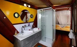 La baignoire sur le toit et son studio 9 à 10 personnes - La Moïse