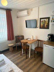 Yellowhouse Room 5