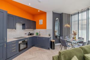 Amazing 3 Bedroom Flat I Next To Brighton Beach & Shopping Center