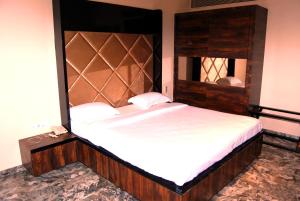 Hotel Apaar with Sea Face Garden Restaurant