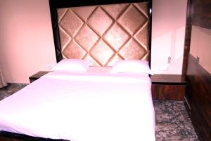 Hotel Apaar with Sea Face Garden Restaurant
