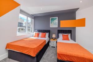 Super Central 3 Bedroom Flat Next to Brighton Beach & Shopping Center Sleep 10 Guests