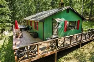 River Access Cabin w Hot Tub Kayaks WiFi Grill - Paw Paw