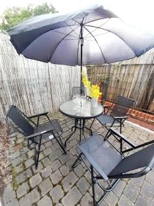 Spacious 3BR House with 3 Bathrooms ideal for Families, Professionals and Relocators near NEC, BHX, HS2 and JLR with Travel Cot, Pets Allowed and Free Parking