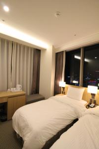 Deluxe Twin - Bathtub Randomly Assigned