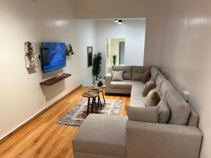 شقة فندقية حديثة بأثاث راقي